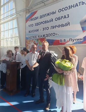 Председатель Совета г. Горячий Ключ Даниил Фоминых и депутат Анна Стратий сегодня побывали во 2-й городской школе 