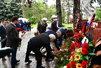 Депутаты Совета муниципального образования город Горячий Ключ возложили цветы у мемориала «Вечный огонь»
