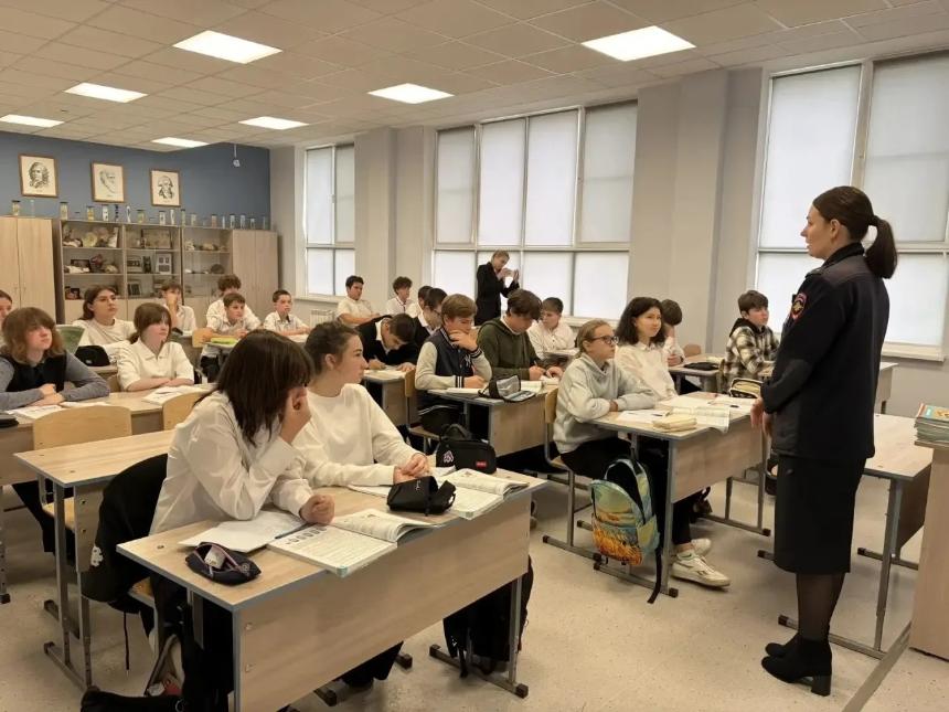 Как распознать опасные идеи и не стать их участником: в Горячем Ключе прошли встречи с молодёжью